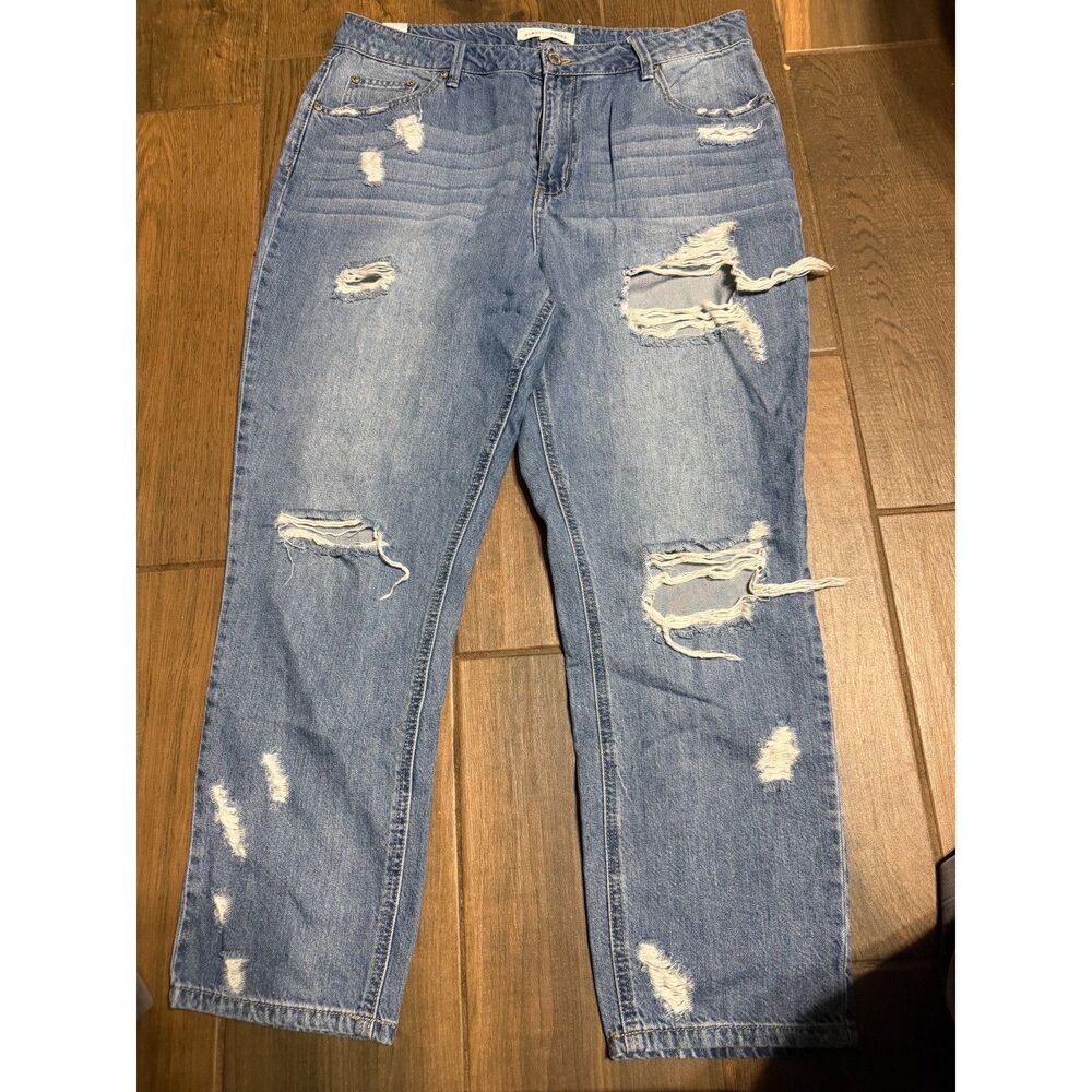 Almost Famous Jeans - Picture 2 of 3